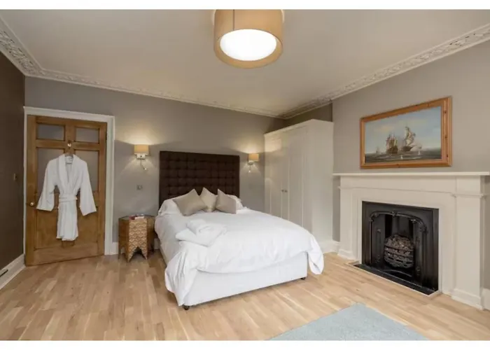 Joivy Boutique Apt With Patio In New Town